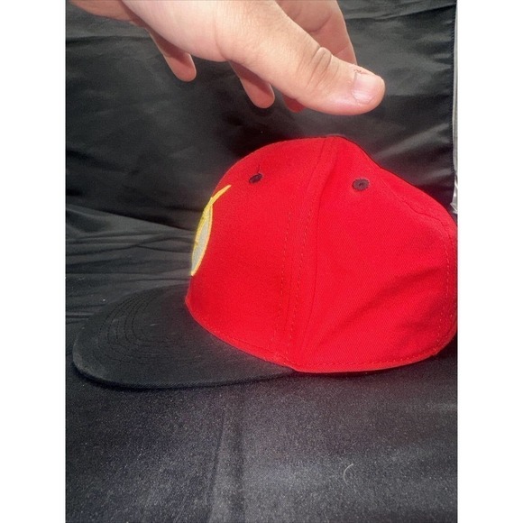 Dc Comics Originals The Flash Logo Embroidered Snapback Hat Red/Black Adjustable - Picture 3 of 10